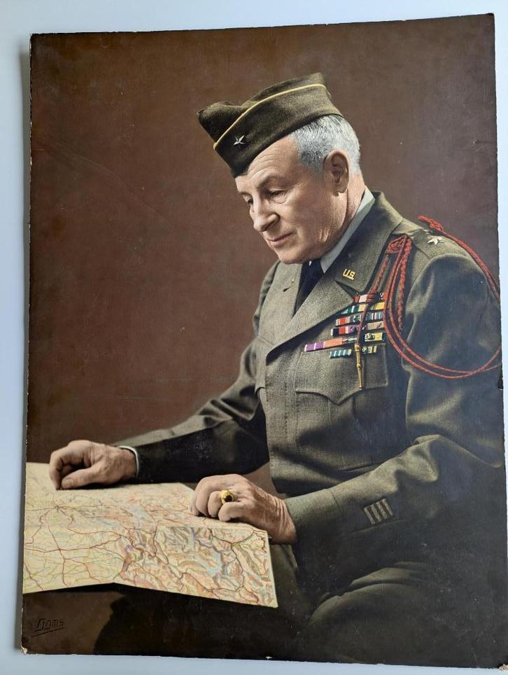 Groot formaat foto van onbekende militair in Diest jaren '50, Boeken, Oorlog en Militair, Gelezen, Ophalen