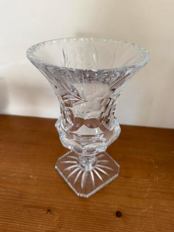 Vase cristal vintage beschikbaar voor biedingen
