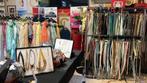lot de bijoux , ceintures , foulards, Handtassen en Accessoires, Oorbellen, Ophalen, Overige materialen, Hangers, Overige kleuren