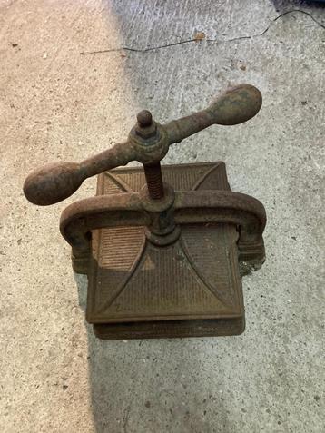 presse à imprimer ancienne, Enlèvement