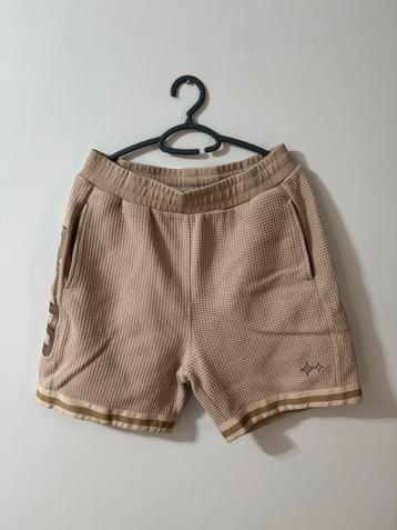 Short BSTN maat M beschikbaar voor biedingen