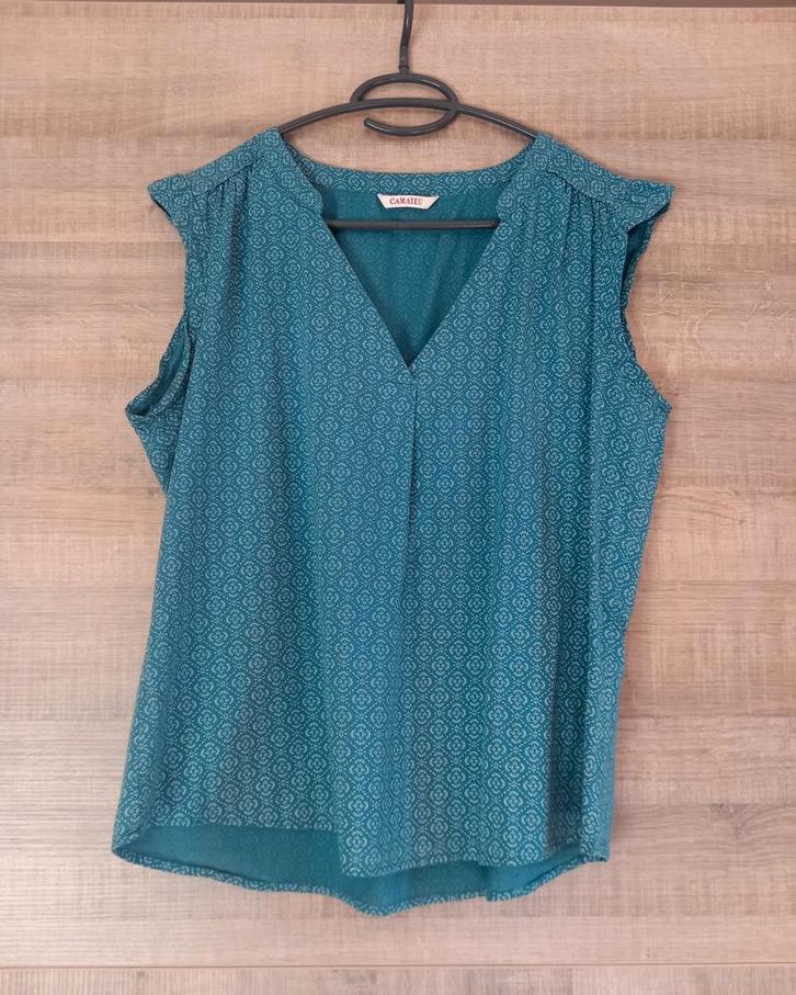 Blouse bleue manches courtes à col V (38/40) - Camaïeu, Kleding | Dames, Blouses en Tunieken, Zo goed als nieuw, Blauw, Ophalen of Verzenden