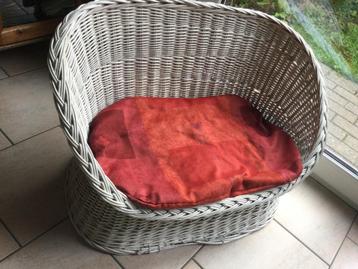 FAUTEUIL VAN NATUURLIJK MATERIAAL+KUSSEN beschikbaar voor biedingen