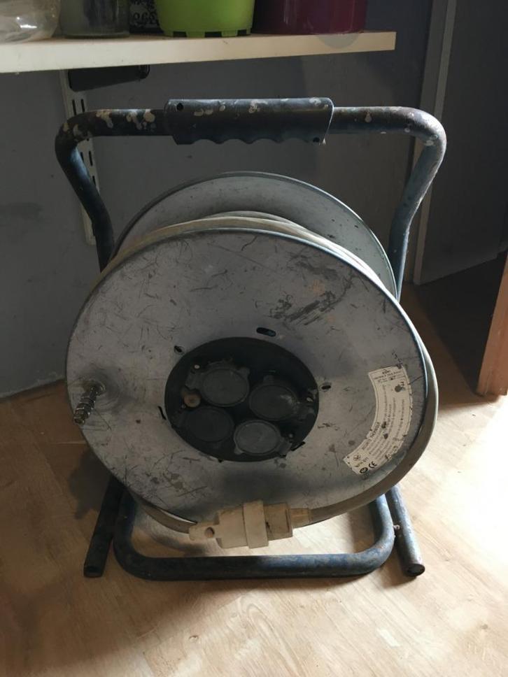 rallonge électrique 25 mètres de 3 G 2.5 sur enrouleur, Doe-het-zelf en Bouw, Elektriciteit en Kabels, Gebruikt, Kabel of Snoer