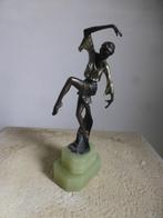 beeldje in brons op marmer voetje 18cm hoog, Antiek en Kunst, Ophalen of Verzenden, Brons