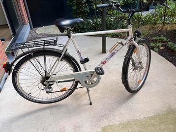 Degelijke stevige mannen fiets beschikbaar voor biedingen