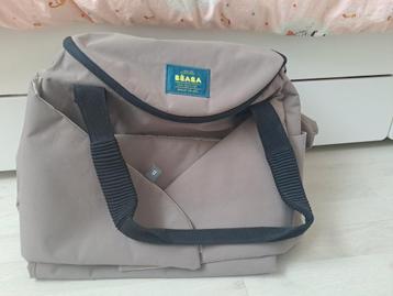 Sac à langer Beaba. Avec matelas pour changer le bébé  beschikbaar voor biedingen