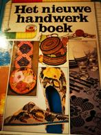 Het nieuwe handwerk boek, met oude patronen, uitgave 1975, Boeken, Ophalen of Verzenden, Zo goed als nieuw, Borduren en Naaien