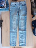 Jeansbroek met een vlek (op foto), maat 28/32, Kinderen en Baby's, Kinderkleding | Maat 170, Ophalen, Gebruikt, Jongen of Meisje