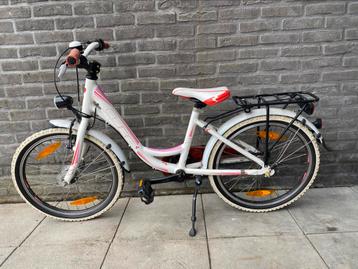 Mooie meisjesfiets CUBE 20 inch zogoed als nieuw,3 versnel beschikbaar voor biedingen