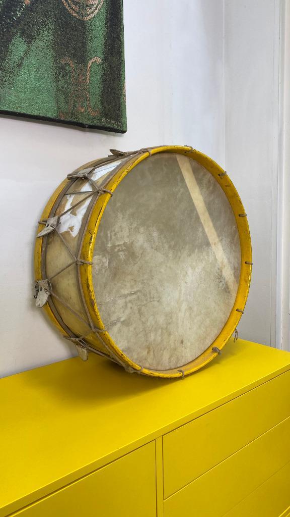 Oude grote trommel met houten omranding en touwen, Antiek en Kunst, Curiosa en Brocante, Ophalen