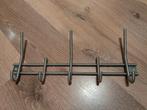 Metalen wandkapstok, Enlèvement, Portemanteau mural
