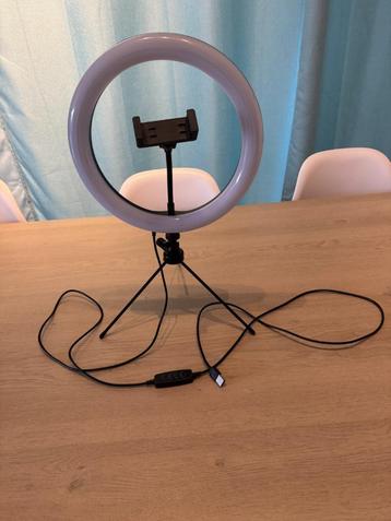 Ringlamp met gsmhouder beschikbaar voor biedingen