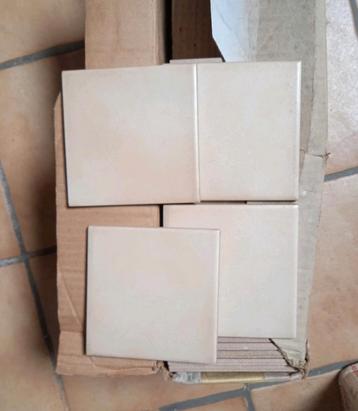 124 tegels 10cm bij 10cm, 1,24m2, nieuw, kwaliteitstegels beschikbaar voor biedingen