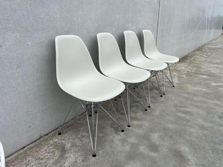 Vitra Eames DSR stoelen, 4x, Huis en Inrichting, Stoelen, Zo goed als nieuw, Kunststof, Metaal, Verzenden