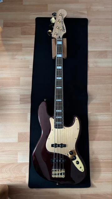 Squier jazz bass 40th anniversary Ruby Red Metallic beschikbaar voor biedingen