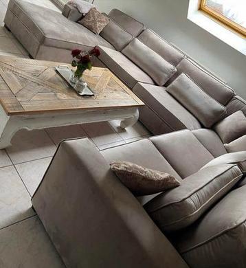 Hoekbank beschikbaar voor biedingen