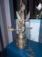 Bronzen kloosterbel, Ophalen