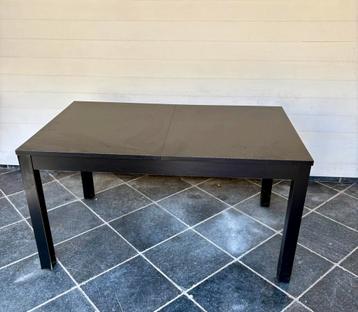 Uitschuifbare zwarte eettafel beschikbaar voor biedingen