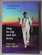 Oog in oog met het leven  -  Mansukh Patel; John Jones, Ophalen of Verzenden, Zo goed als nieuw, Mansukh Patel