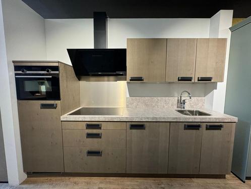 NIEUW Showroom Keuken + Apparatuur + GEDEMONTEERD, Huis en Inrichting, Keuken | Complete keukens, Nieuw, Bruin, Hout, Ophalen of Verzenden