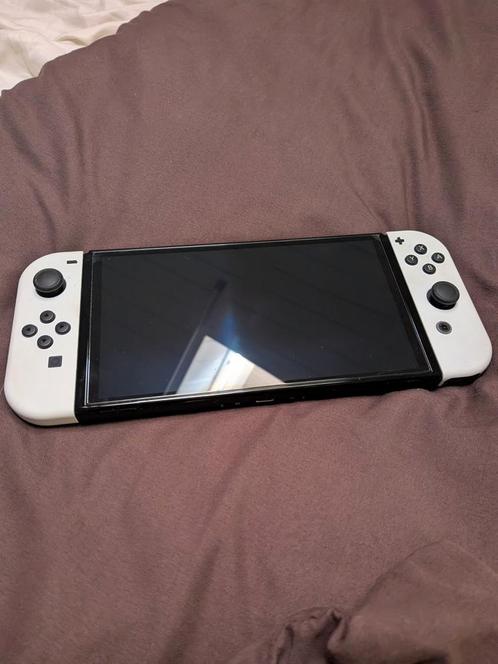 Switch OLED met alle accessoires en doos., Games en Spelcomputers, Spelcomputers | Nintendo Switch, Zo goed als nieuw, Switch OLED