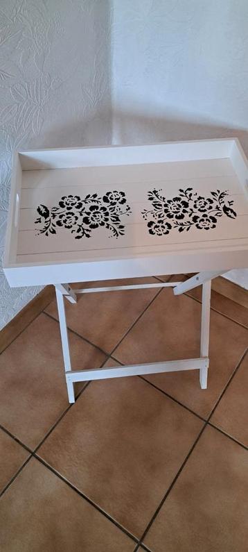 Nieuwe bijzet tafeltjes in 2 kleuren zie foto's !  beschikbaar voor biedingen