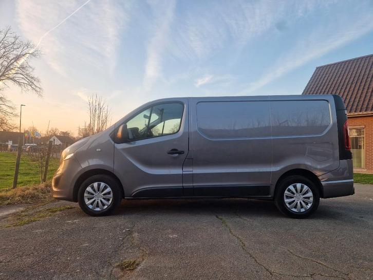 Opel Vivaro/132.371 kms en parfait état/fret léger/3 places, Autos, Camionnettes & Utilitaires, Entreprise, ABS, Airbags, Air conditionné