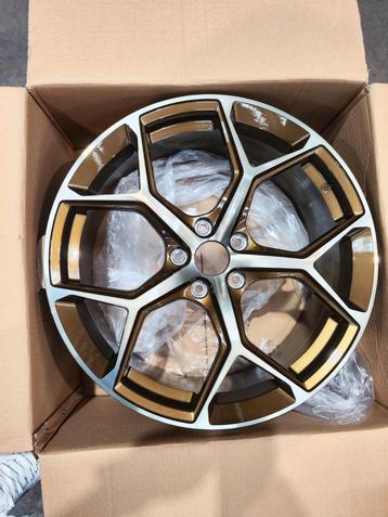 Replica Lamborghini Urus velgen met Lambo caps. beschikbaar voor biedingen