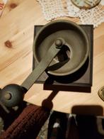 Moulins à café et boîte à clés., Enlèvement