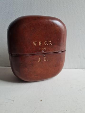 Mint condition Brits lederen etui W.E.C.C. beschikbaar voor biedingen
