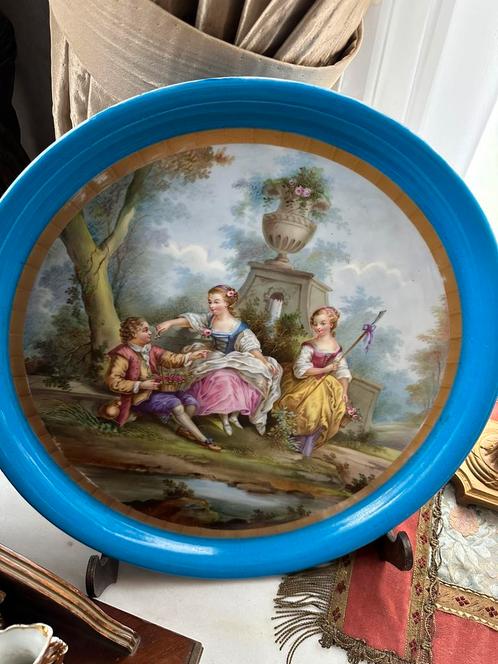 Sevres : groot decoratief bord, Antiquités & Art, Antiquités | Porcelaine, Enlèvement ou Envoi