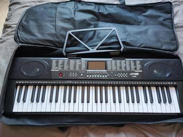Keyboard met opbergtas beschikbaar voor biedingen