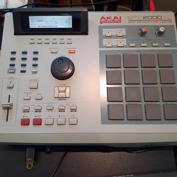 Akai MPC 2000XL + USBstick reader Sampler