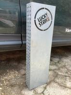 Lucky strike metal tower, Verzamelen, Rookartikelen, Aanstekers en Luciferdoosjes, Ophalen of Verzenden, Gebruikt, Overige typen