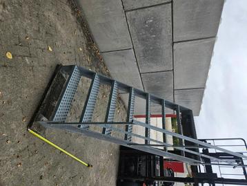 Gegalvaniseerde Trap, Met leuning, Hoog ca 1.85 meter beschikbaar voor biedingen