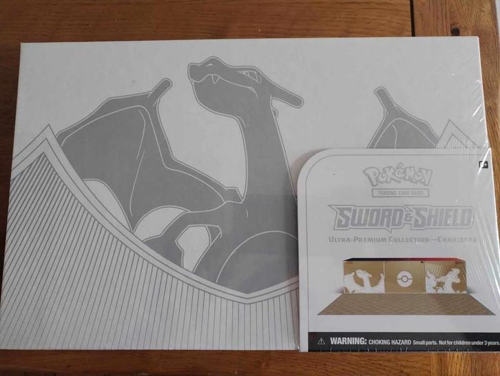 Charizard Ultra-premium Collection Box (sealed), Hobby en Vrije tijd, Verzamelkaartspellen | Pokémon, Nieuw, Boosterbox, Ophalen