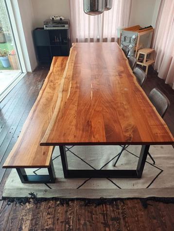 Boomstamtafel 3m + bank beschikbaar voor biedingen