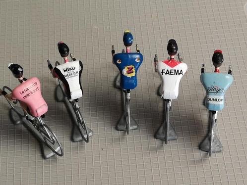 Specials miniatuur "retro" wielrennertjes uit metaal 5 stuks, Antiek en Kunst, Antiek | Speelgoed, Verzenden