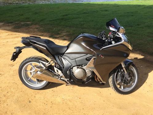 Honda VFR1200F in zeer goede staat met weinig kilometers, Motoren, Motoren | Honda, Particulier, Sport, meer dan 35 kW, 4 cilinders