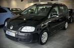 Volkswagen Touran 1.6i * 1500€ A EMPORTER *vitesse 5 DÉFA, Auto's, Stof, Gebruikt, 4 cilinders, Zwart