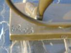 Beeld het kleine meisje met de bronzen ring gesigneerd., Antiek en Kunst, Ophalen, Brons