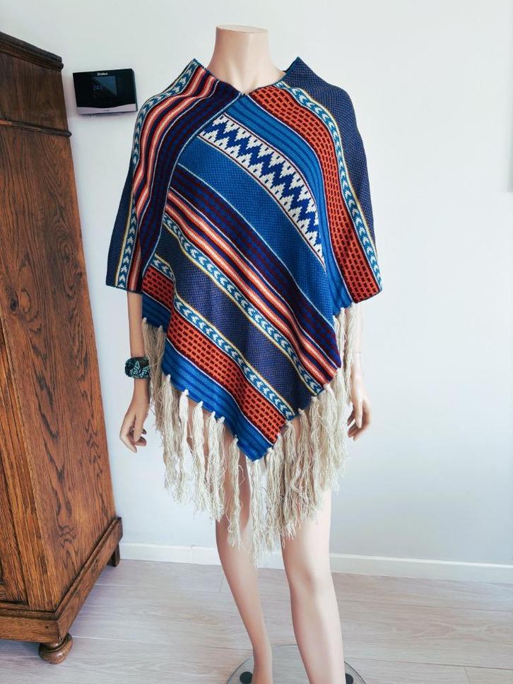 Unieke Boho Poncho met Kleurrijk Patroon & Franjes, Kleding | Dames, Mutsen, Sjaals en Handschoenen, Zo goed als nieuw, Sjaal