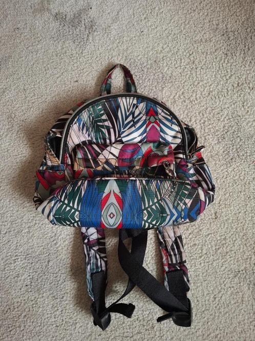 Zeer kleurrijke mini-rugzak, Handtassen en Accessoires, Tassen | Rugtassen, Gebruikt, Overige merken, Minder dan 25 cm, Minder dan 30 cm