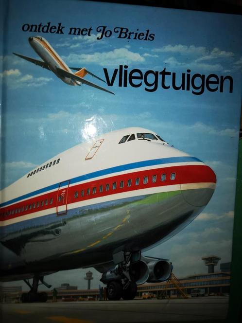 Jo Briels vliegtuigen en maatschappij jaren 80 (Sabena, KLM), Verzamelen, Luchtvaart en Vliegtuigspotten, Zo goed als nieuw, Boek of Tijdschrift