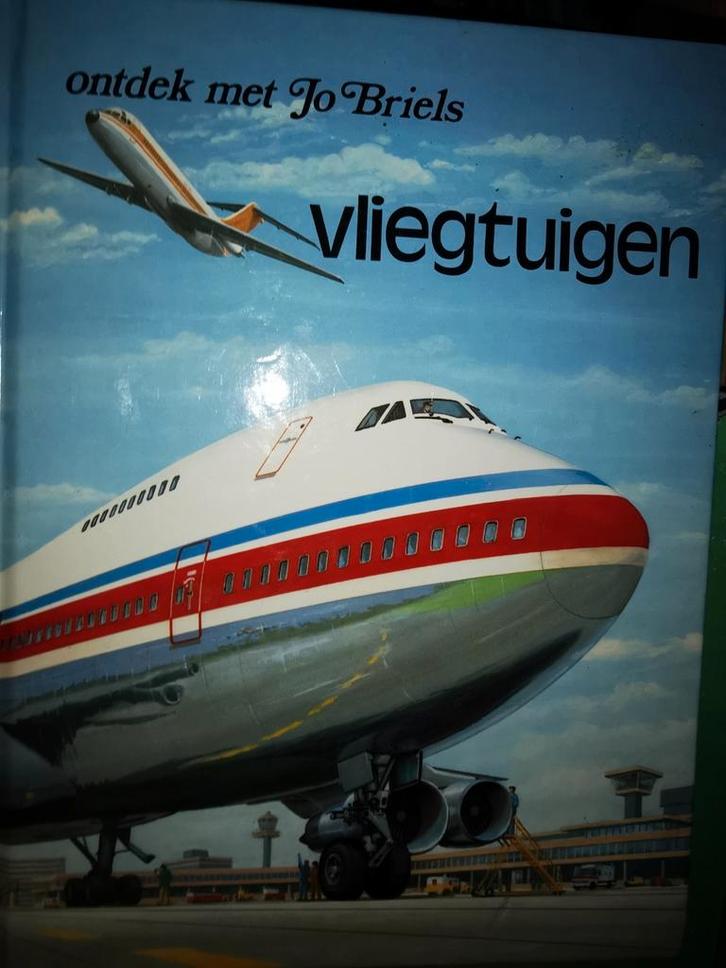 Jo Briels vliegtuigen en maatschappij jaren 80 (Sabena, KLM), Verzamelen, Luchtvaart en Vliegtuigspotten, Zo goed als nieuw, Boek of Tijdschrift