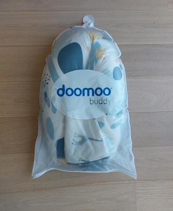 Doomoo borstvoeding/kraamkussen beschikbaar voor biedingen