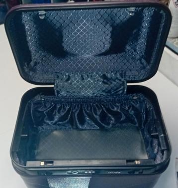 Beautycase (kleine harde koffer) met codeslot+sleutel beschikbaar voor biedingen
