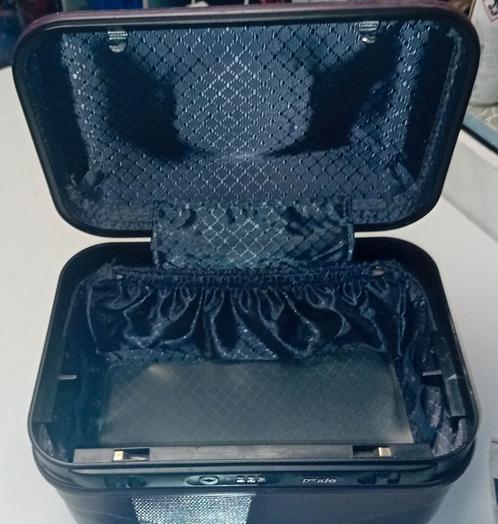 Beautycase (kleine harde koffer) met codeslot+sleutel, Handtassen en Accessoires, Tassen | Reistassen en Weekendtassen, Nieuw