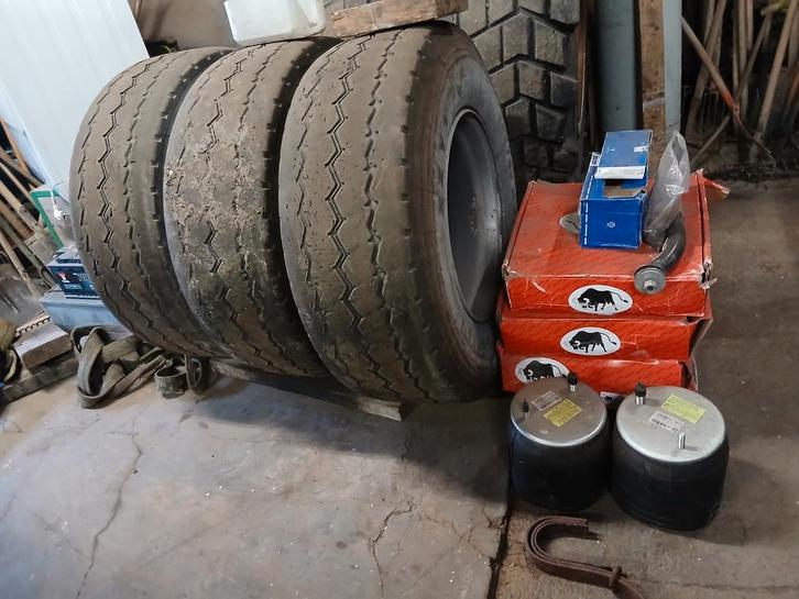 Lot de pièce poids lourd, Articles professionnels, Agriculture | Pièces | Pneus, Jantes & Essieux, Enlèvement